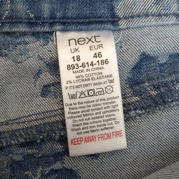 3/$10 Next Jeans White Floral Everyday Shorts - Picture 3 of 6